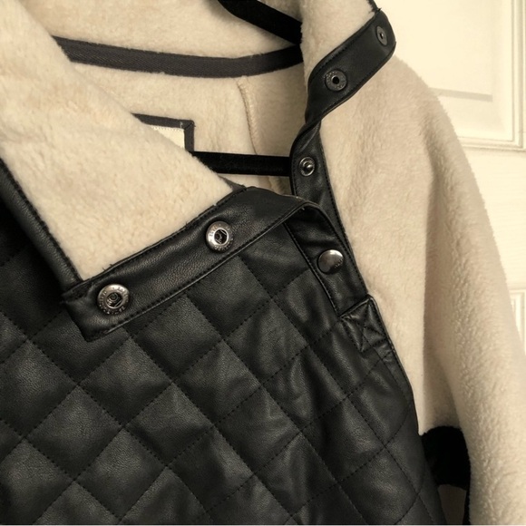 Abercrombie and Fitch Crème and Black Pleather
Snap Up Fleece Pullover Size L - Picture 5 of 11